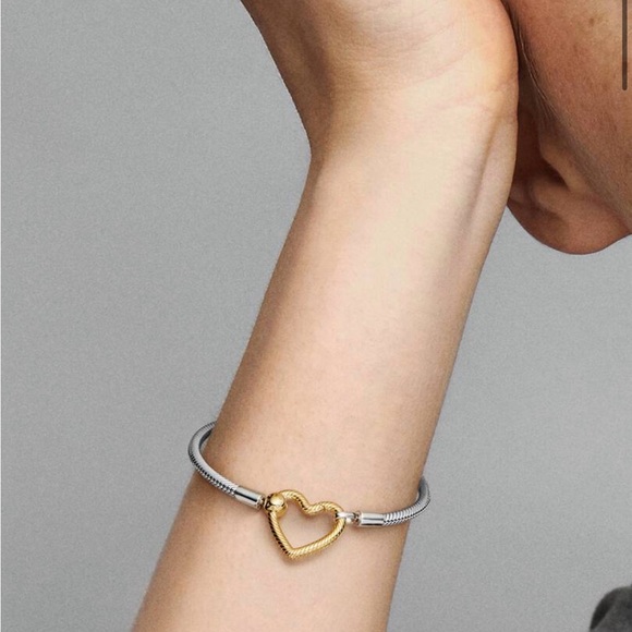 Pandora Moments Heart Closure Snake Chain Bracelet - Picture 2 of 5